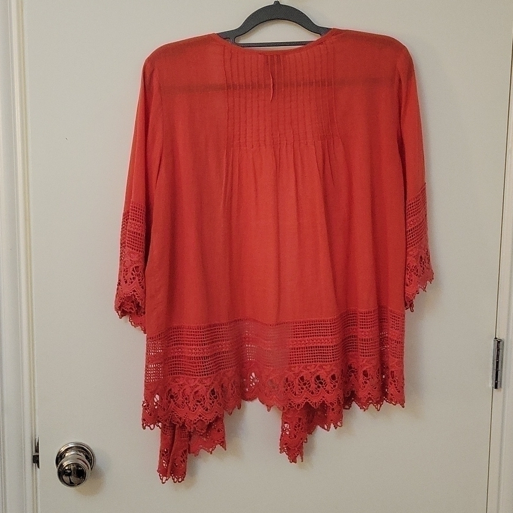 V CRISTINA Coral Crochet Lace Pintucked Kimono Festival Blouse - Picture 8 of 10